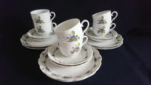 Lade das Bild in den Galerie-Viewer, 2er Set 2er KAFFEEGEDECKE &quot;Viola&quot; - Porzellan, Flora Veilchen Blumenblüten Blatt Blätter Motiv Dekor
