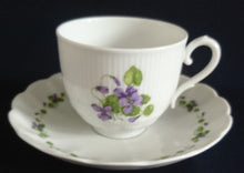 Lade das Bild in den Galerie-Viewer, 18 Teiliges KAFFEESERVICE &quot;Viola&quot; - Porzellan, Flora Veilchen Blumenblüten Blatt Blätter Motiv Dekor
