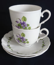 Lade das Bild in den Galerie-Viewer, 2er Set 3er TEEGEDECKE &quot;Viola&quot; - Porzellan, Flora Veilchen Blumenblüten Blatt Blätter Motiv Dekor
