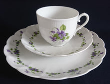 Lade das Bild in den Galerie-Viewer, 18 Teiliges KAFFEESERVICE &quot;Viola&quot; - Porzellan, Flora Veilchen Blumenblüten Blatt Blätter Motiv Dekor
