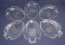 Lade das Bild in den Galerie-Viewer, 6er Set ABLAGESCHÄLCHEN - Hartglas, Fischform Schuppen Punkte Kreise Relief Motiv Dekor
