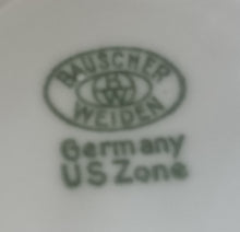 Lade das Bild in den Galerie-Viewer, SPEISETELLER - Porzellan, Festhallen Gaststätten Betriebe Frankfurt aM Aufschrift Adler Motiv Dekor
