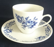 Lade das Bild in den Galerie-Viewer, TEETASSE &quot;Henriette&quot; - Porzellan Inglazed, Flora Rosenblumen Blüten Blatt Blätter Motiv Dekor
