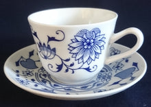 Lade das Bild in den Galerie-Viewer, ESPRESSO~ KAFFEETASSE - Porzellan Inglazed, Traditionelles Zwiebelmuster Motiv Dekor

