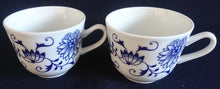 Lade das Bild in den Galerie-Viewer, ESPRESSO~ KAFFEETASSE - Porzellan Inglazed, Traditionelles Zwiebelmuster Motiv Dekor
