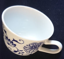 Lade das Bild in den Galerie-Viewer, 2er Set 2er ESPRESSO GEDECKE - Porzellan Inglazed, Traditionelles Zwiebelmuster Motiv Dekor
