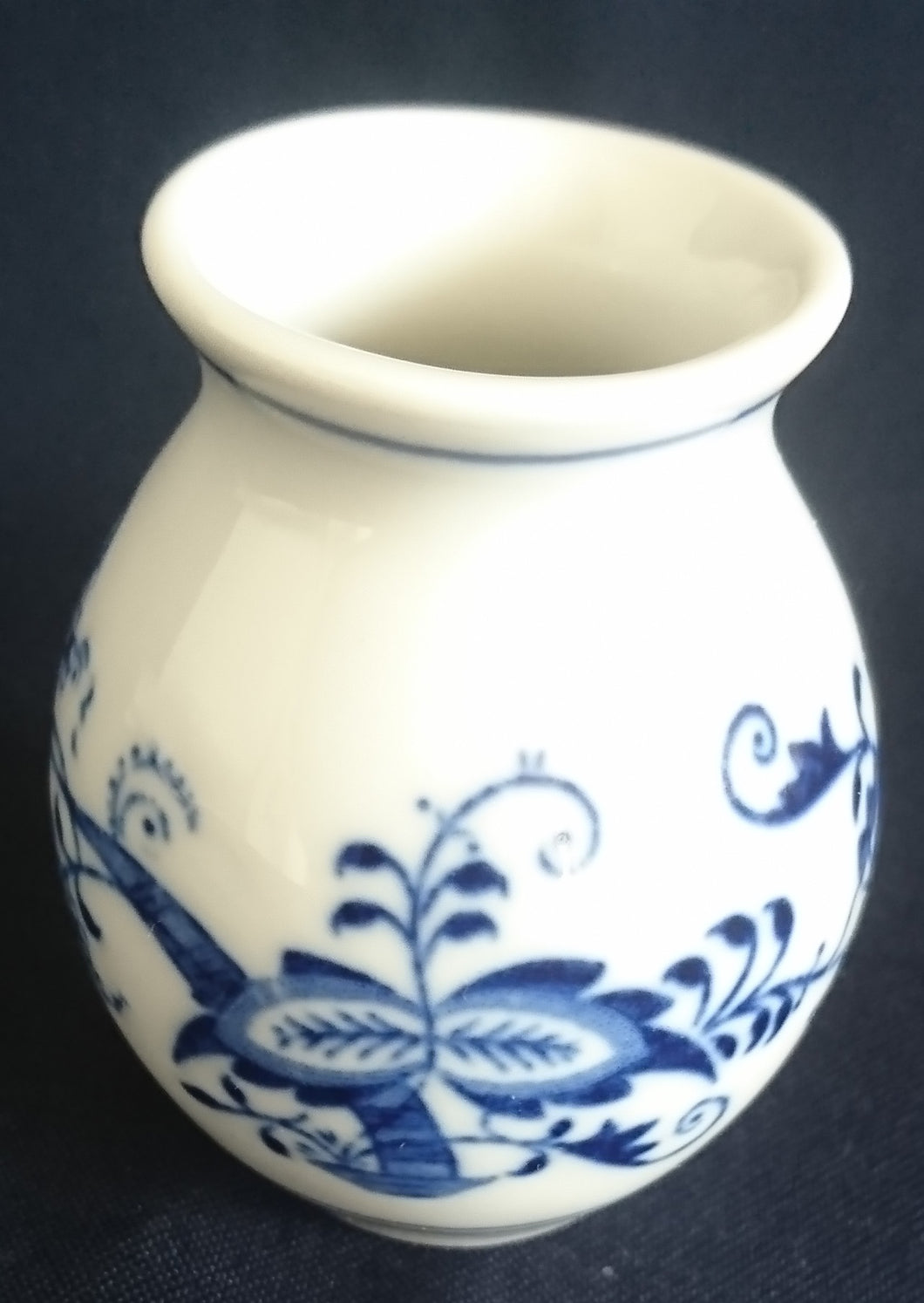 KLEINE BLUMENVASE - Porzellan, Zwiebelmuster Motiv Dekor