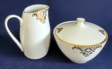 Lade das Bild in den Galerie-Viewer, 5er Set MOCCA KAFFEEKANNE MIT DECKEL &amp; MILCHKÄNNCHEN &amp; ZUCKERDOSE MIT DECKEL - Porzellan, Goldrand Geometrisch Abstrakt Symbol Zeichen Wappen Dekor Motiv
