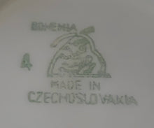 Lade das Bild in den Galerie-Viewer, 2er Set MOCCA UNTERTASSEN - Porzellan, Goldrand Geometrisch Abstrakt Symbol Zeichen Wappen Dekor Motiv
