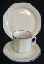 Lade das Bild in den Galerie-Viewer, 2er Set DESSERTTELLER - Porzellan, Dekorrand Linie
