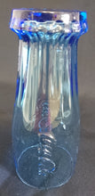 Lade das Bild in den Galerie-Viewer, GETRÄNKEGLAS COCA COLA - Hartglas, Halbe Flaschen Kronkorken Form Relief Schriftzug Motiv Dekor
