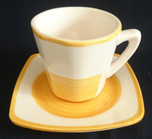 Lade das Bild in den Galerie-Viewer, KAFFEETASSE - Keramik / Steingut, Wirbel Kreise Spirale Rand Motiv Dekor (BC)
