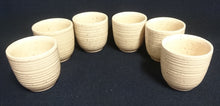 Lade das Bild in den Galerie-Viewer, 6er Set EIERBECHER - Keramik / Steingut, Waagerechtes Linien Gestreiftes Relief Motiv Dekor
