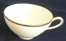 Lade das Bild in den Galerie-Viewer, 2er Set TEETASSEN - Porzellan, Goldrand Klassisch Motiv Dekor
