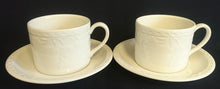 Lade das Bild in den Galerie-Viewer, TEETASSE - Keramik / Steingut, Flora Obst Weintrauben Birnen Blatt Blüten Abstrakt Rand Relief Motiv Dekor
