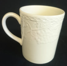 Lade das Bild in den Galerie-Viewer, 2er KAFFEEGEDECK - Keramik / Steingut, Flora Obst Weintrauben Birnen Blatt Blüten Abstrakt Rand Relief Motiv Dekor
