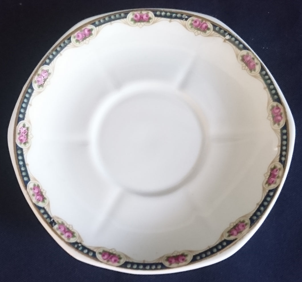 UNTERTASSE - Porzellan, Goldrand Rosenblüten Bouquet Punkte Kreise Motiv Dekor