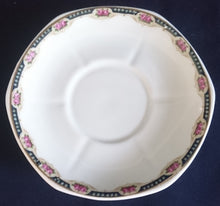 Lade das Bild in den Galerie-Viewer, 2er KAFFEEGEDECK - Porzellan, Goldrand Rosenblüten Bouquet Punkte Kreise Motiv Dekor
