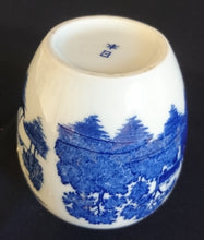 Lade das Bild in den Galerie-Viewer, BLUMENVASE - Porzellan, Flora Pflanzen Ranken Windmühlen Segelschiffe Meer See Baum Bäume Motiv Dekor
