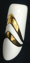 Lade das Bild in den Galerie-Viewer, BLUMENVASE - Porzellan, Geschwungene Zweifaches Golddekor Motiv, Handarbeit
