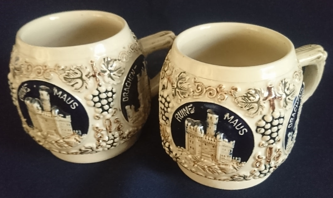 2er Set BOWLE~ GETRÄNKEKRÜGE - Keramik / Steingut, Burgen Schloß Schlösser Ruinen Weintrauben Abstrakt Aufschrift Motiv Dekor