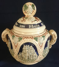 Lade das Bild in den Galerie-Viewer, BOWLESCHÜSSEL MIT DECKEL - Keramik / Steingut, Burgen Schloß Schlösser Ruinen Weintrauben Abstrakt Aufschrift Motiv Dekor
