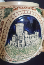 Lade das Bild in den Galerie-Viewer, BOWLESCHÜSSEL MIT DECKEL - Keramik / Steingut, Burgen Schloß Schlösser Ruinen Weintrauben Abstrakt Aufschrift Motiv Dekor
