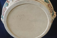 Lade das Bild in den Galerie-Viewer, BOWLESCHÜSSEL MIT DECKEL - Keramik / Steingut, Burgen Schloß Schlösser Ruinen Weintrauben Abstrakt Aufschrift Motiv Dekor
