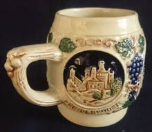 Lade das Bild in den Galerie-Viewer, 2er Set BOWLE~ GETRÄNKEKRÜGE - Keramik / Steingut, Burgen Schloß Schlösser Ruinen Weintrauben Abstrakt Aufschrift Motiv Dekor
