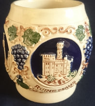 Lade das Bild in den Galerie-Viewer, 2er Set BOWLE~ GETRÄNKEKRÜGE - Keramik / Steingut, Burgen Schloß Schlösser Ruinen Weintrauben Abstrakt Aufschrift Motiv Dekor
