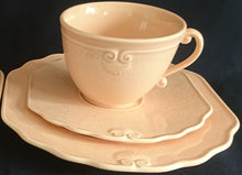 Lade das Bild in den Galerie-Viewer, 2er Set 2er KAFFEEGEDECKE &quot;Genevieve Lethu&quot; - Keramik / Steingut, Rosa Gesprenkeltes Punkte Rand Linien Abstrakt Motiv Dekor

