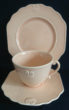 Lade das Bild in den Galerie-Viewer, 2er Set 2er KAFFEEGEDECKE &quot;Genevieve Lethu&quot; - Keramik / Steingut, Rosa Gesprenkeltes Punkte Rand Linien Abstrakt Motiv Dekor
