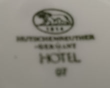 Lade das Bild in den Galerie-Viewer, 2er Set ZUCKERDOSE OHNE DECKEL &amp; MILCHKÄNNCHEN &quot;Hotel&quot; - Porzellan, Flora Blumenblüten Pflanzen Blatt Blätter Dekorrand Motiv
