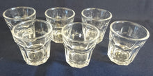 Lade das Bild in den Galerie-Viewer, SHOT~ SCHNAPS~ GETRÄNKEGLAS - Hartglas, Säulenartiges Relief Motiv Dekor
