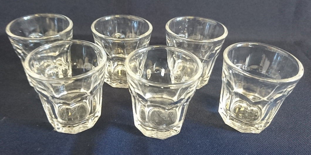 6er Set SHOT~ SCHNAPS~ GETRÄNKEGLÄSER - Hartglas, Säulenartiges Relief Motiv Dekor