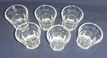 Lade das Bild in den Galerie-Viewer, SHOT~ SCHNAPS~ GETRÄNKEGLAS - Hartglas, Säulenartiges Relief Motiv Dekor
