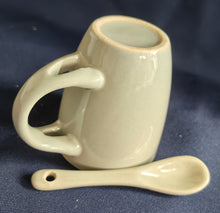 Lade das Bild in den Galerie-Viewer, 2er Set ESPRESSO~ KAFFEETASSE &amp; LÖFFEL - Keramik / Steingut, Moderne Einfärbige Form Dekor (Grau)
