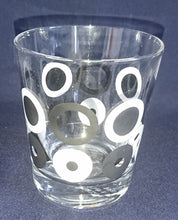Lade das Bild in den Galerie-Viewer, 2er Set WHISKEY~ WHISKY~ GETRÄNKEGLÄSER - Hartglas, Kreise Ringe Motiv Dekor
