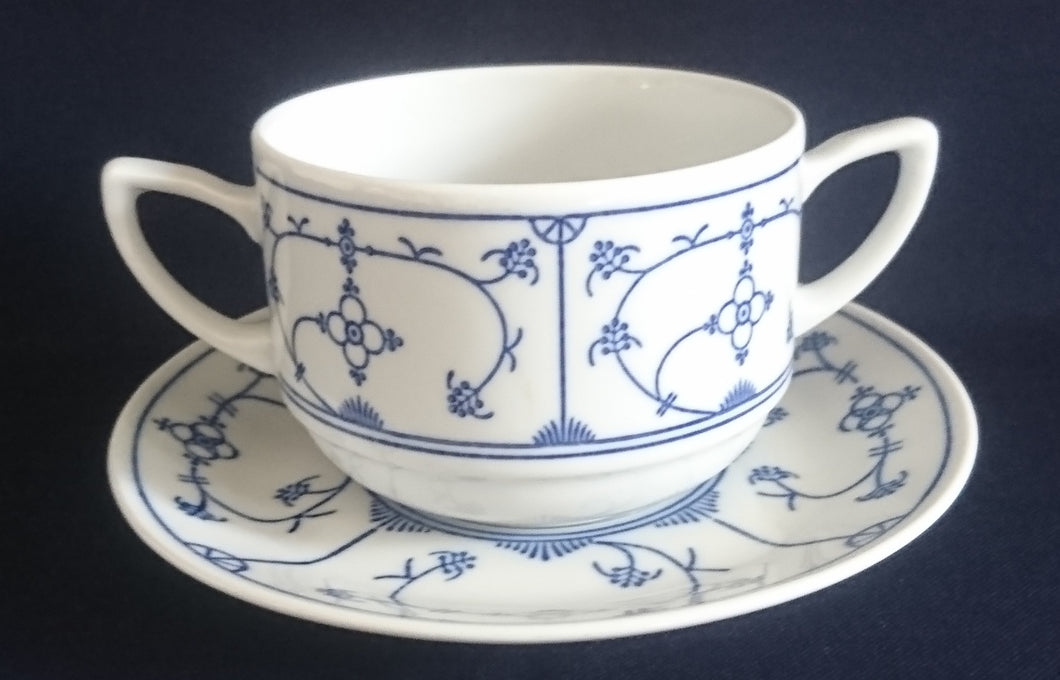 2er SUPPENTASSEN GEDECK - Porzellan, Indisch Blau Strohblumen Motiv Dekor