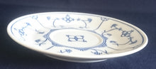 Lade das Bild in den Galerie-Viewer, 2er SUPPENTASSEN GEDECK - Porzellan, Indisch Blau Strohblumen Motiv Dekor
