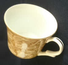 Lade das Bild in den Galerie-Viewer, 2er Set 3er KAFFEEGEDECK - Porzellan, Goldrand Perlmut Abstrakt Batik Motiv Dekor
