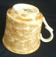 Lade das Bild in den Galerie-Viewer, 2er Set 3er KAFFEEGEDECK - Porzellan, Goldrand Perlmut Abstrakt Batik Motiv Dekor
