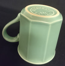 Lade das Bild in den Galerie-Viewer, KAFFEETASSE - Keramik / Steingut, Achtkantige Oktagon Form Motiv Dekor (Hellblau Grünlich)
