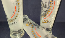 Lade das Bild in den Galerie-Viewer, 3er Komplett Set BIER~ GETRÄNKE~ SAMMELGLÄSER &quot;König von Deutschland Edition II&quot; &quot;Nr. 1, 2 &amp; 3 von 3&quot; - Hartglas, Mattiertes Tennisspieler Person Mann Bier Unterschriften Firma Aufschrift Symbol Motiv Dekor, Til Schweiger &amp; Boris Becker Designer
