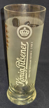 Lade das Bild in den Galerie-Viewer, 3er Komplett Set BIER~ GETRÄNKE~ SAMMELGLÄSER &quot;König von Deutschland Edition II&quot; &quot;Nr. 1, 2 &amp; 3 von 3&quot; - Hartglas, Mattiertes Tennisspieler Person Mann Bier Unterschriften Firma Aufschrift Symbol Motiv Dekor, Til Schweiger &amp; Boris Becker Designer
