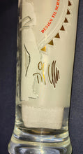 Lade das Bild in den Galerie-Viewer, 3er Komplett Set BIER~ GETRÄNKE~ SAMMELGLÄSER &quot;König von Deutschland Edition II&quot; &quot;Nr. 1, 2 &amp; 3 von 3&quot; - Hartglas, Mattiertes Tennisspieler Person Mann Bier Unterschriften Firma Aufschrift Symbol Motiv Dekor, Til Schweiger &amp; Boris Becker Designer

