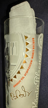 Lade das Bild in den Galerie-Viewer, 3er Komplett Set BIER~ GETRÄNKE~ SAMMELGLÄSER &quot;König von Deutschland Edition II&quot; &quot;Nr. 1, 2 &amp; 3 von 3&quot; - Hartglas, Mattiertes Tennisspieler Person Mann Bier Unterschriften Firma Aufschrift Symbol Motiv Dekor, Til Schweiger &amp; Boris Becker Designer
