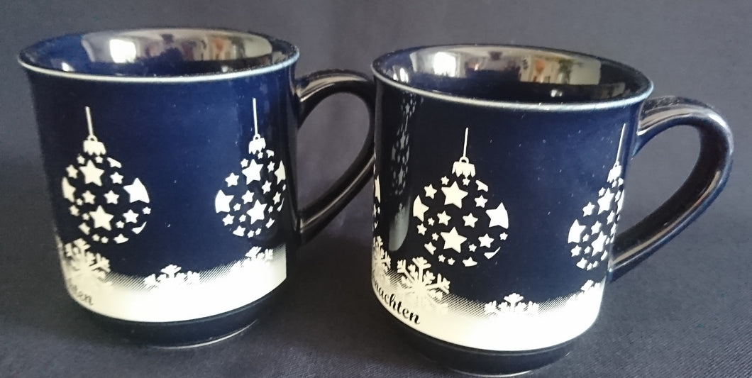 2er Set GLÜHWEINTASSEN - Keramik / Steingut, Weihnachtskugeln Sterne Schneeflocken Aufschrift Motiv Dekor