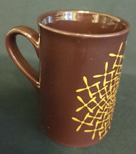 Lade das Bild in den Galerie-Viewer, KAFFEETASSE - Porzellan, Abstrakt Kreuz X Spiralen Motiv Dekor
