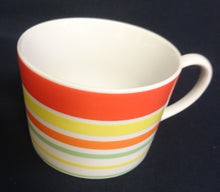 Lade das Bild in den Galerie-Viewer, 2er Set KAFFEETASSEN - Porzellan, Streifen Balken Linien Regenbogenfarben Motiv Dekor (BC)
